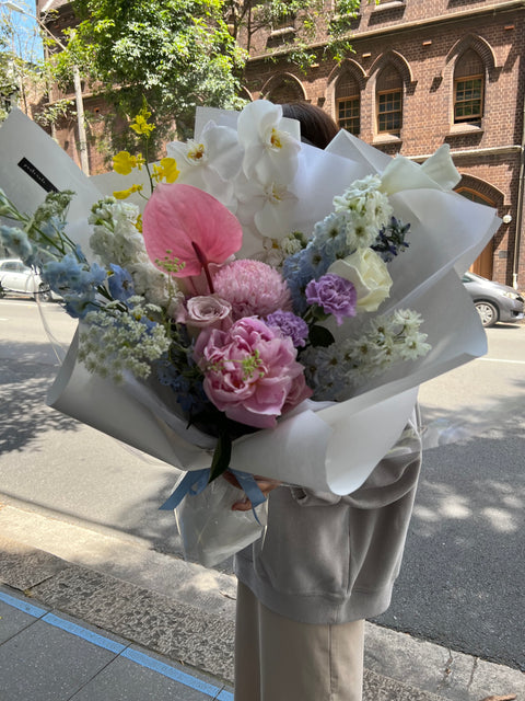 Ultimate Blooms: Luxurious Large-Size Wrapped Flowers