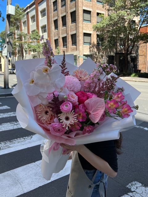 Ultimate Blooms: Luxurious Large-Size Wrapped Flowers