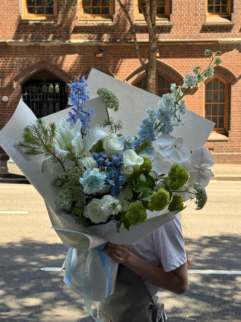 Blue+white wrapped flowers
