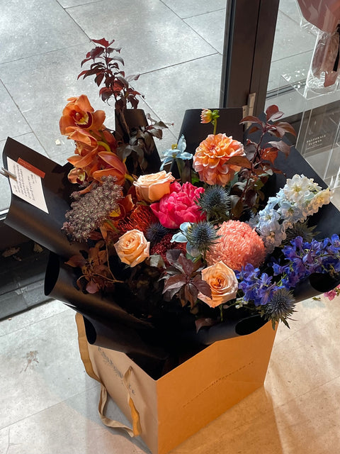 Ultimate Blooms: Luxurious Large-Size Wrapped Flowers