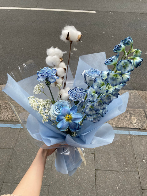 Blue+white wrapped flowers
