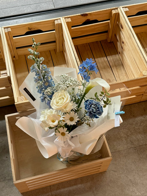 Blue+white wrapped flowers
